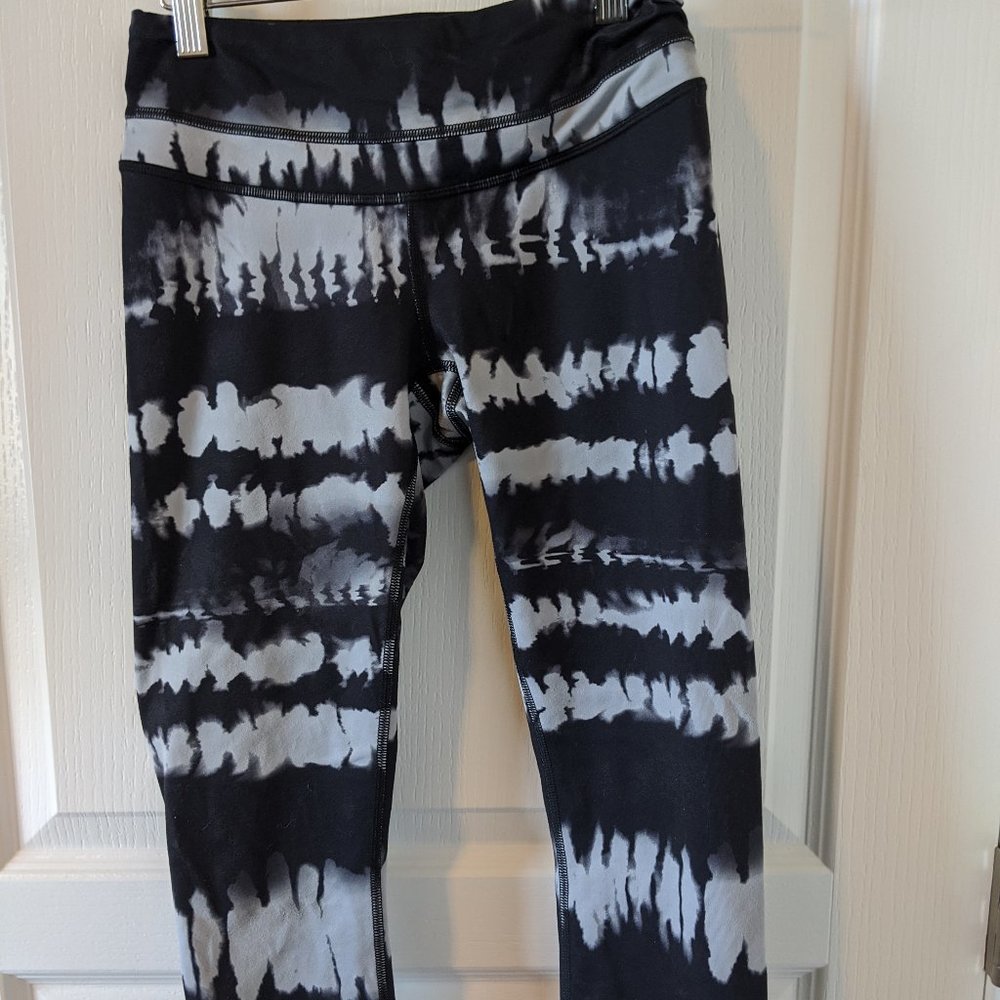 Lucy Black and Gray Capri Pants